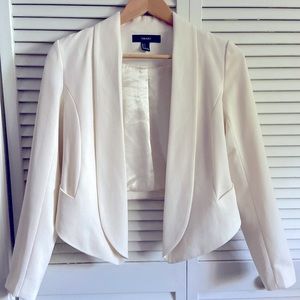 Off white blazer. Functional pockets. Super cute!